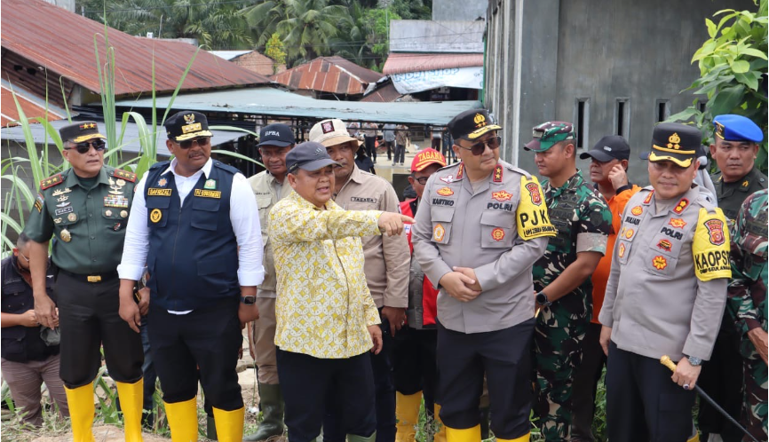 Kapolda Aceh Tinjau Langsung Lokasi Banjir di Tamiang